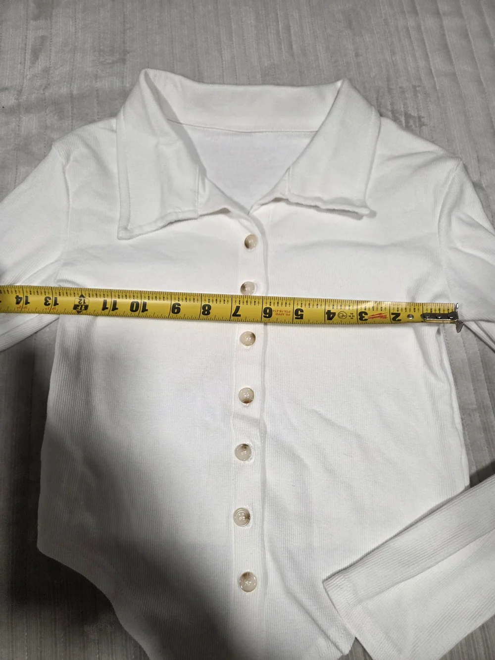 Amazon Cream Button-Front Ribbed Collared Top - Picture 4 of 6